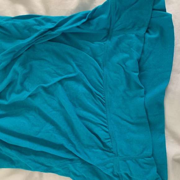 Lululemon tank top with built in bra. Color blue - Picture 4 of 6